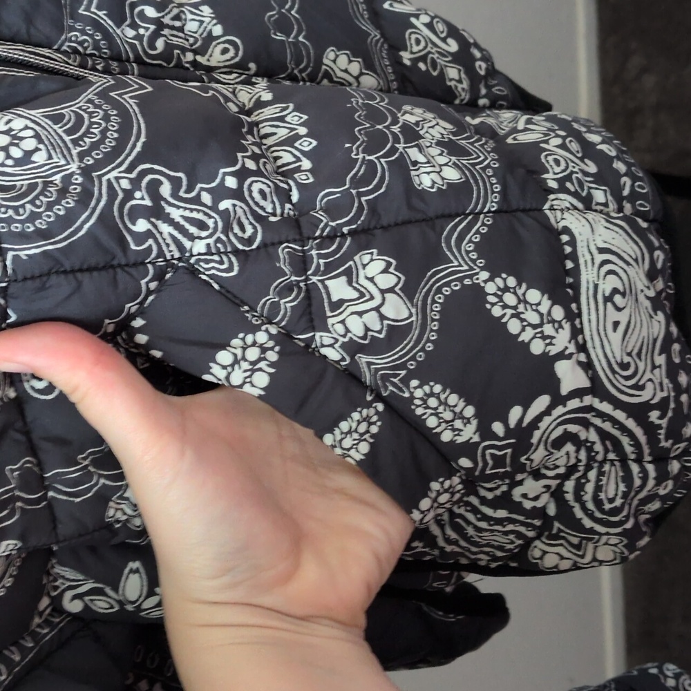 ✨ FP Movement Women's Pippa Packable Puffer Jacket in a bandana print Size XS - Picture 5 of 9